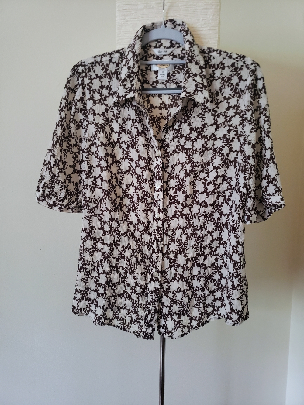 Talbots 100% Silk Brown Cream Floral Short Sleeve Blouse Size 14 Fits Medium